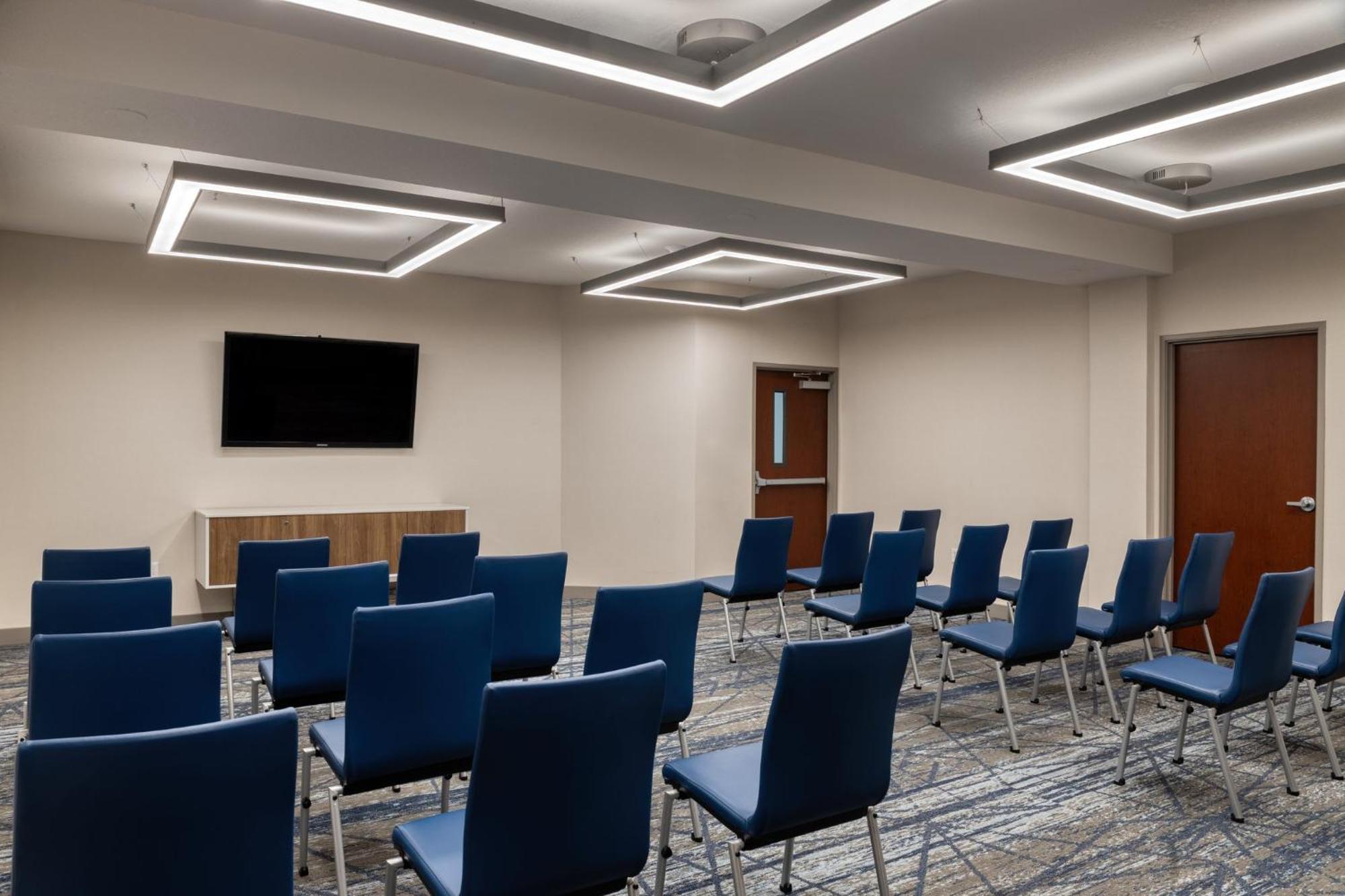 Holiday Inn Express Hotel & Suites Portland - Jantzen Beach By Ihg Exterior foto